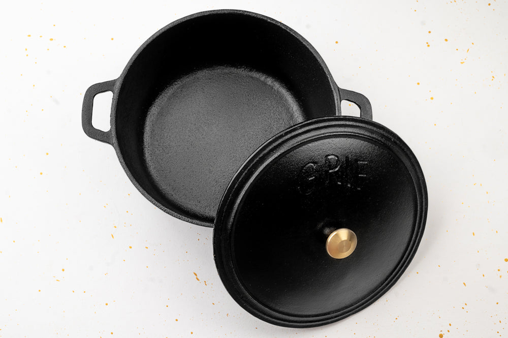 Cast-Iron Dutch Oven – Wolf and Grizzly